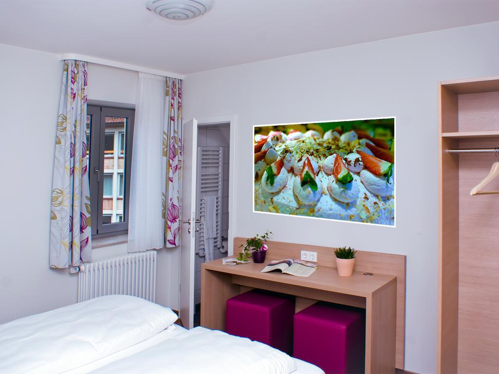 Gaestehaus Eschers Eiswerk Annweiler am Trifels Rum bild