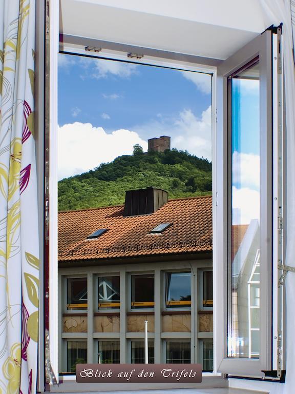 Gaestehaus Eschers Eiswerk Annweiler am Trifels Rum bild
